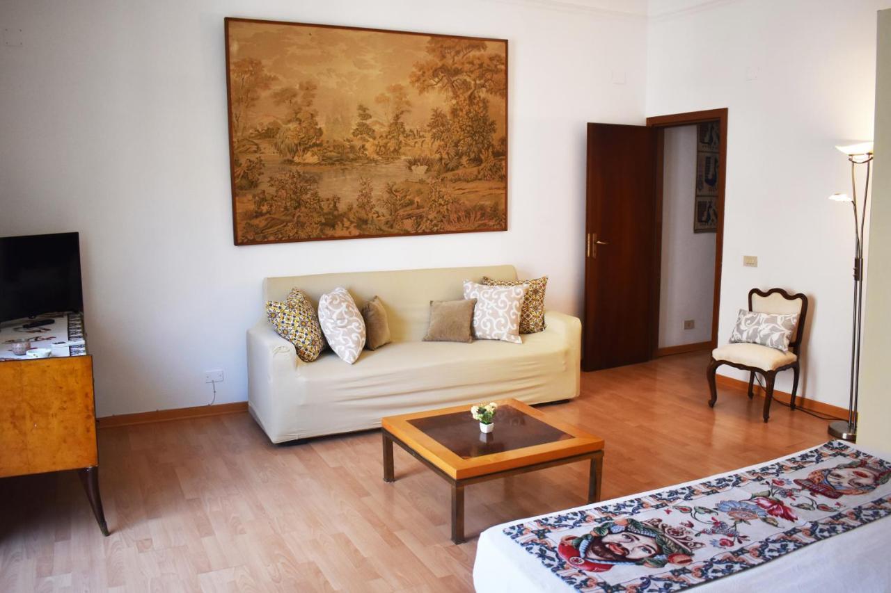 Appartamento Nel Centro Storico Di Palermo - Via Meli'S House Exterior foto